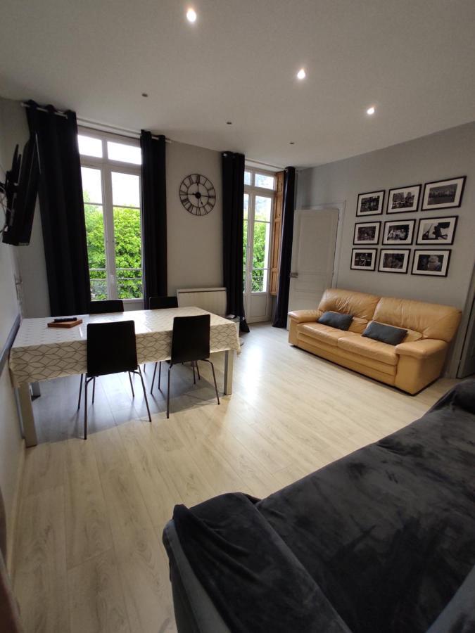 Agreable T2 Au Centre De Luchon Apartment Bagneres-de-Luchon Bagian luar foto